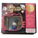 Immagine di Hello Kitty Magic - CLICKEY - Le Défi du Coffret Inviolable Insérez HELLO KITTY MAGIC dans la boite magique. Demandez à un spectateur d'ouvrir la boite. Devant ... »  